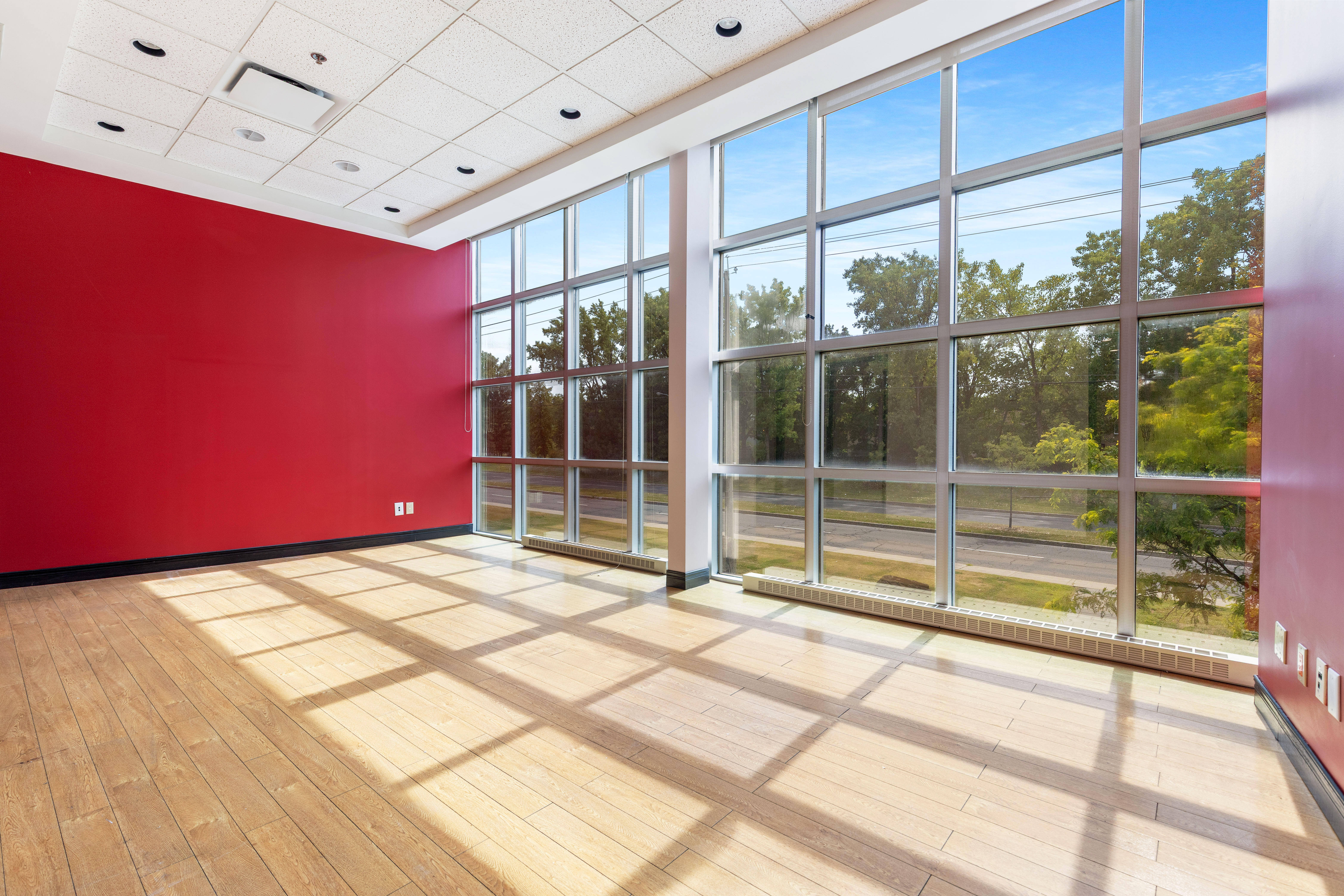 12877 Jean Paul Vincent Local 0877-200 Longueuil.jpg